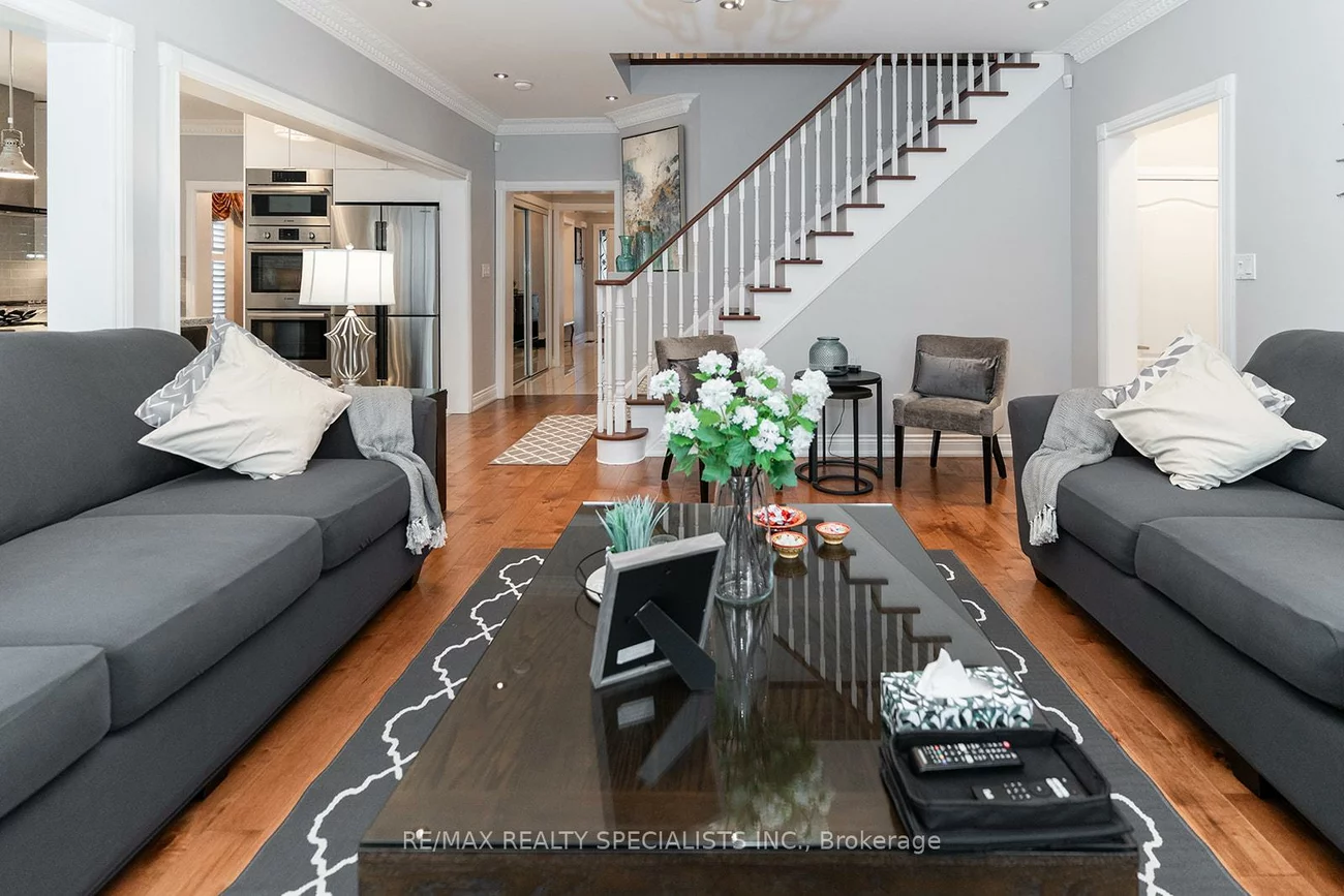 4982, Maxine, Hurontario, Mississauga