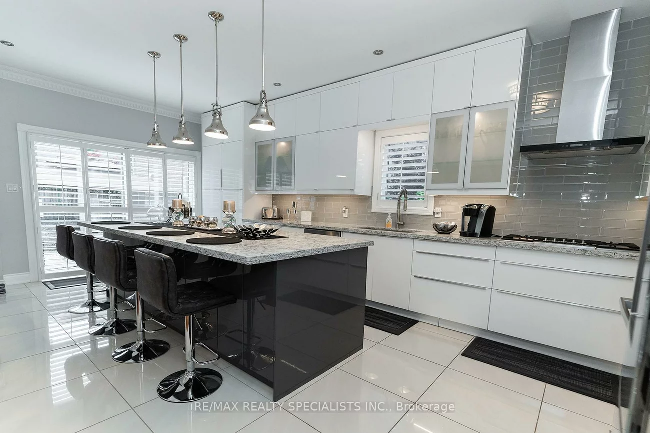 4982, Maxine, Hurontario, Mississauga