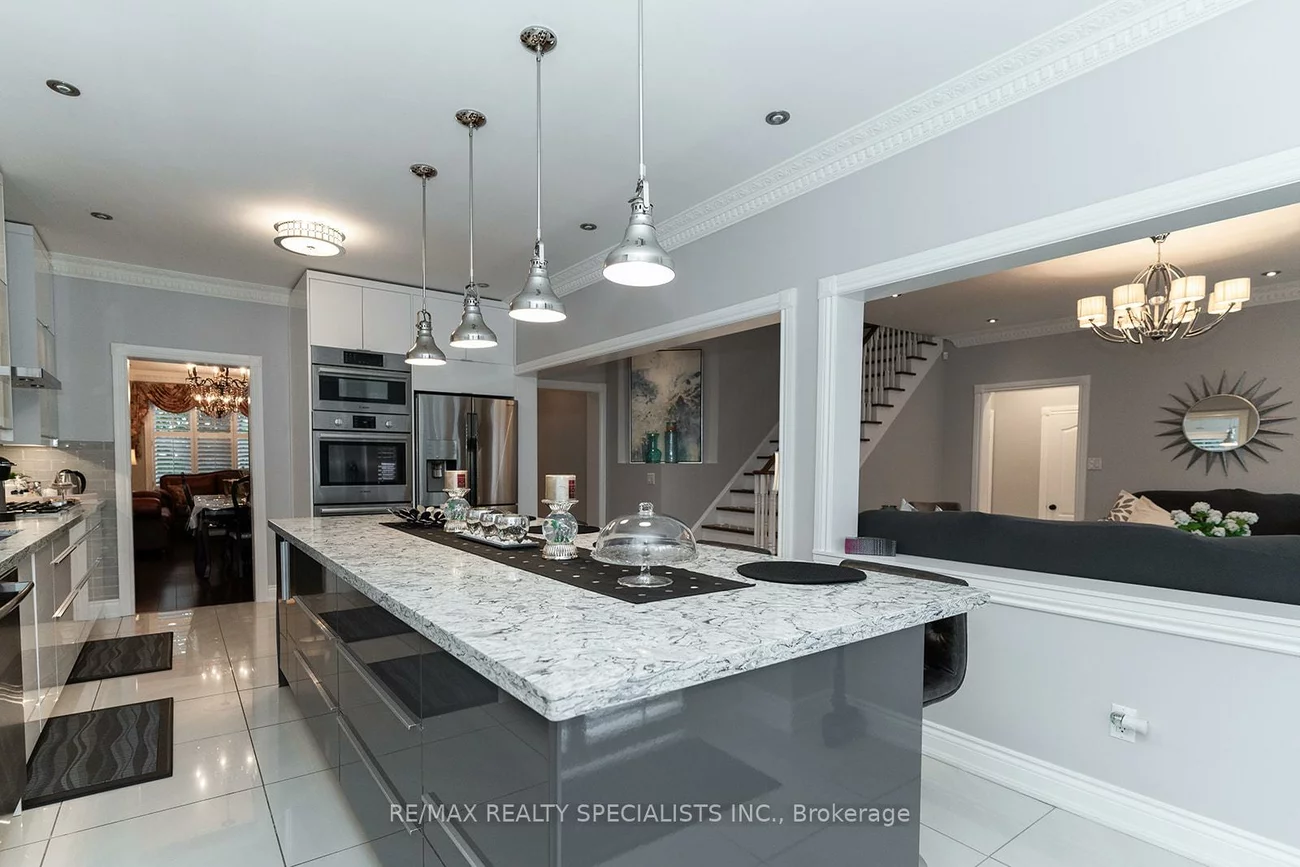4982, Maxine, Hurontario, Mississauga