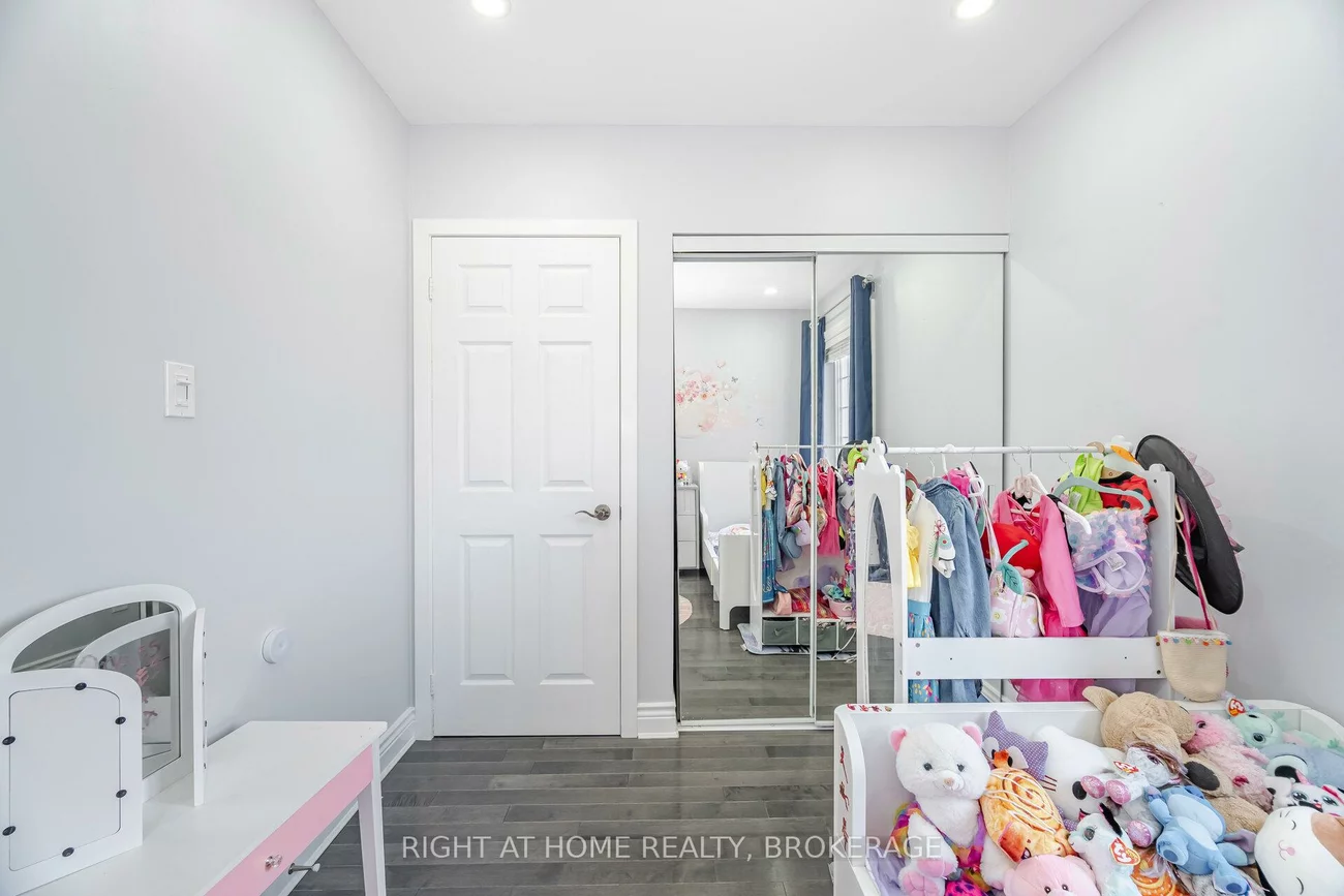5394, Byford, Hurontario, Mississauga