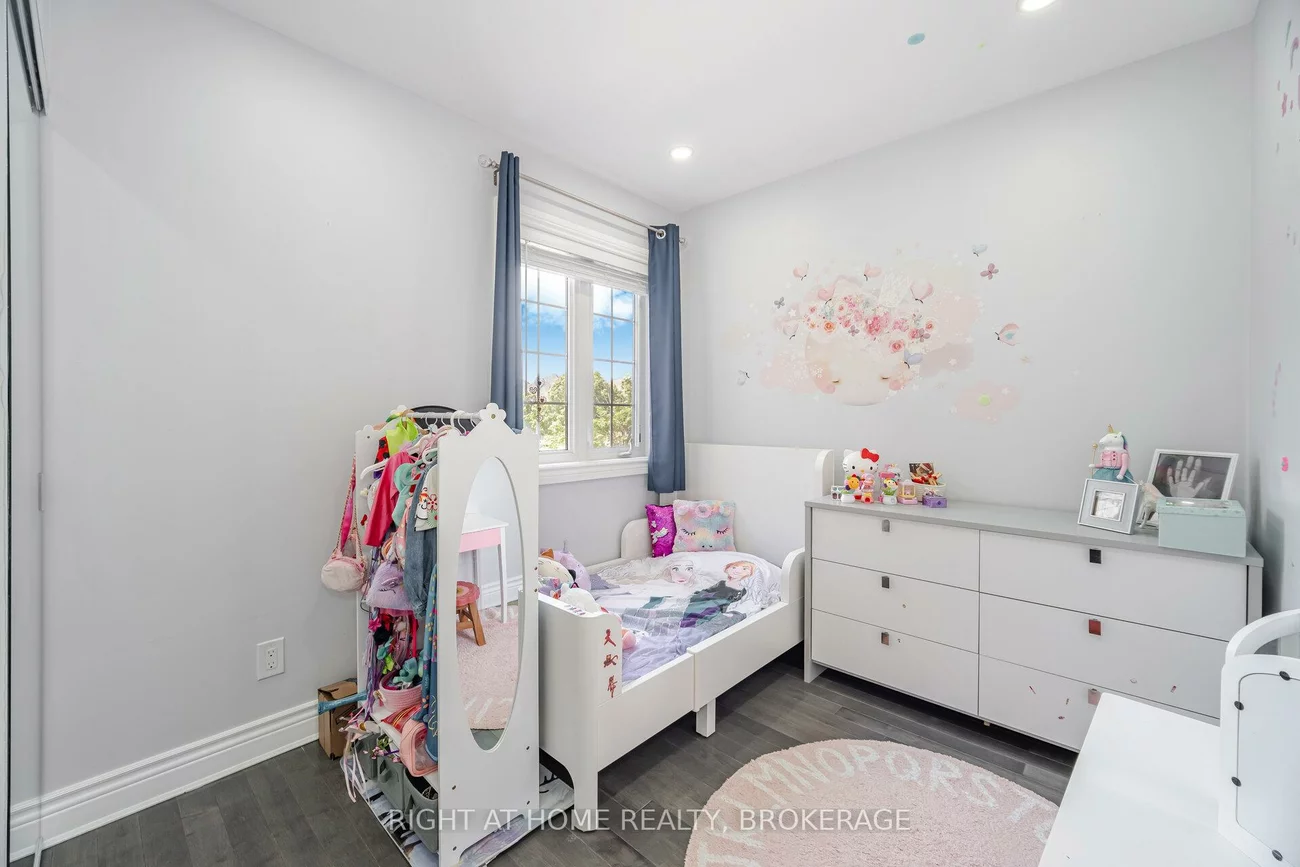 5394, Byford, Hurontario, Mississauga