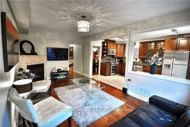 866, Clemens, East Credit, Mississauga