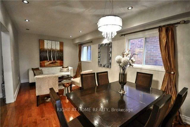 866, Clemens, East Credit, Mississauga