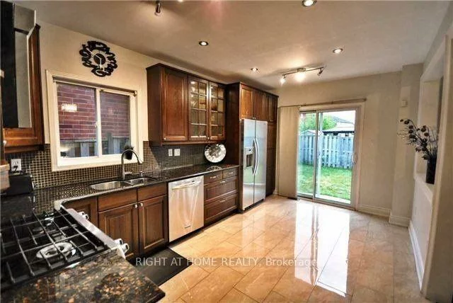 866, Clemens, East Credit, Mississauga