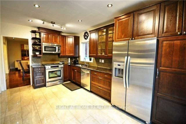 866, Clemens, East Credit, Mississauga