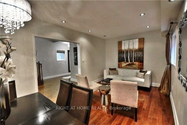 866, Clemens, East Credit, Mississauga