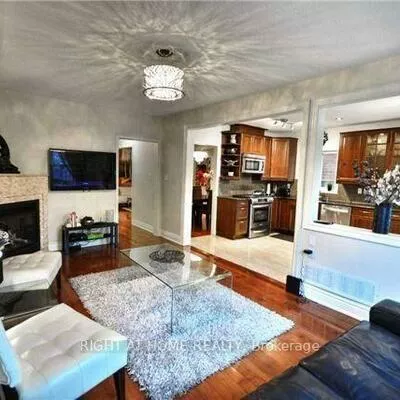 866, Clemens, East Credit, Mississauga