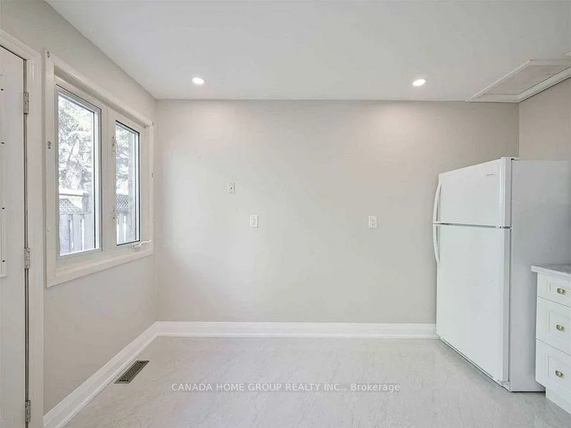3321, Rhonda, Mississauga Valleys, Mississauga