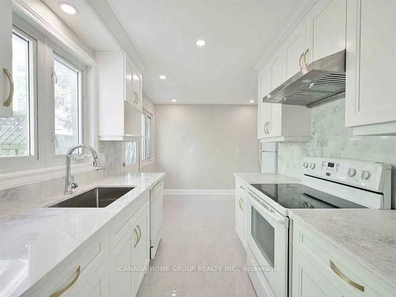 3321, Rhonda, Mississauga Valleys, Mississauga