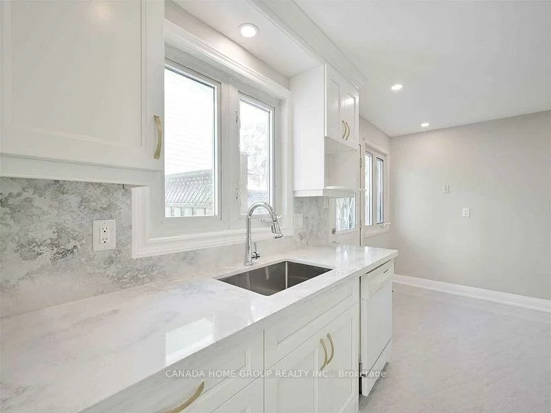 3321, Rhonda, Mississauga Valleys, Mississauga