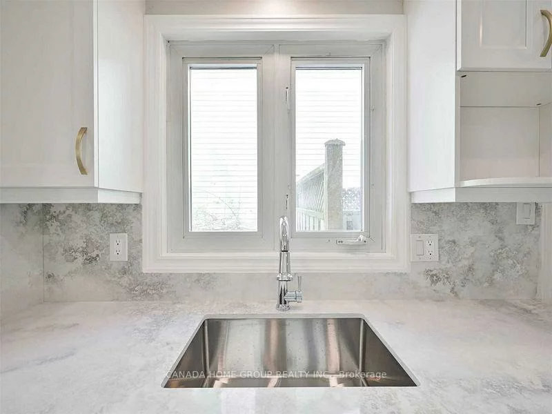 3321, Rhonda, Mississauga Valleys, Mississauga