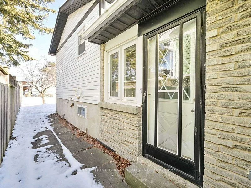 3321, Rhonda, Mississauga Valleys, Mississauga
