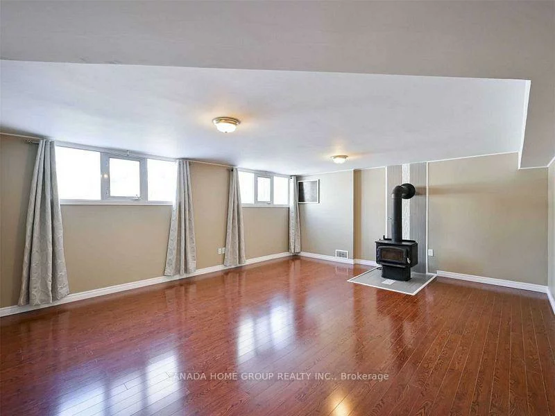3321, Rhonda, Mississauga Valleys, Mississauga