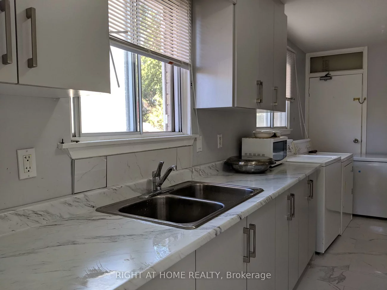 2594, Lundene, Clarkson, Mississauga