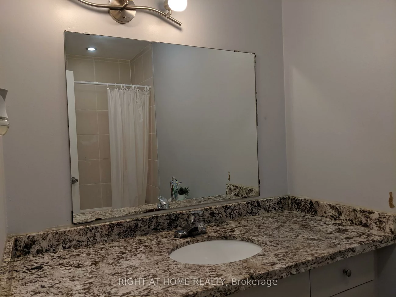 2594, Lundene, Clarkson, Mississauga
