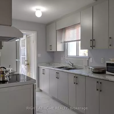 2594, Lundene, Clarkson, Mississauga