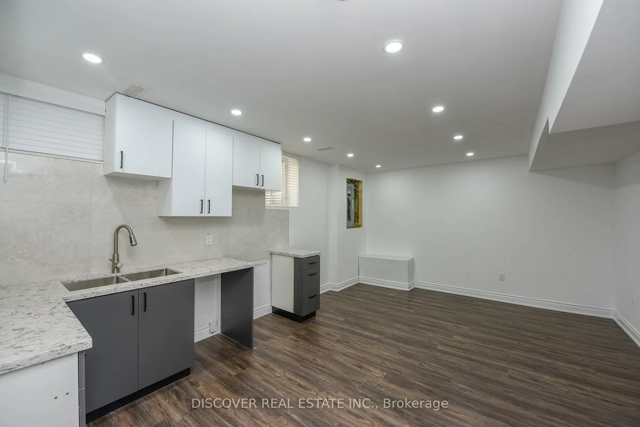 809, Bloor, Applewood, Mississauga