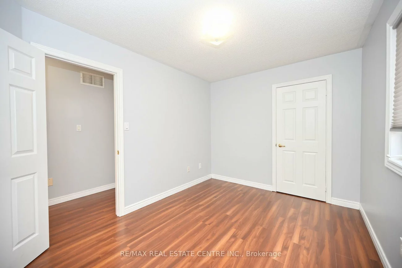 514, Navigator, Meadowvale Village, Mississauga