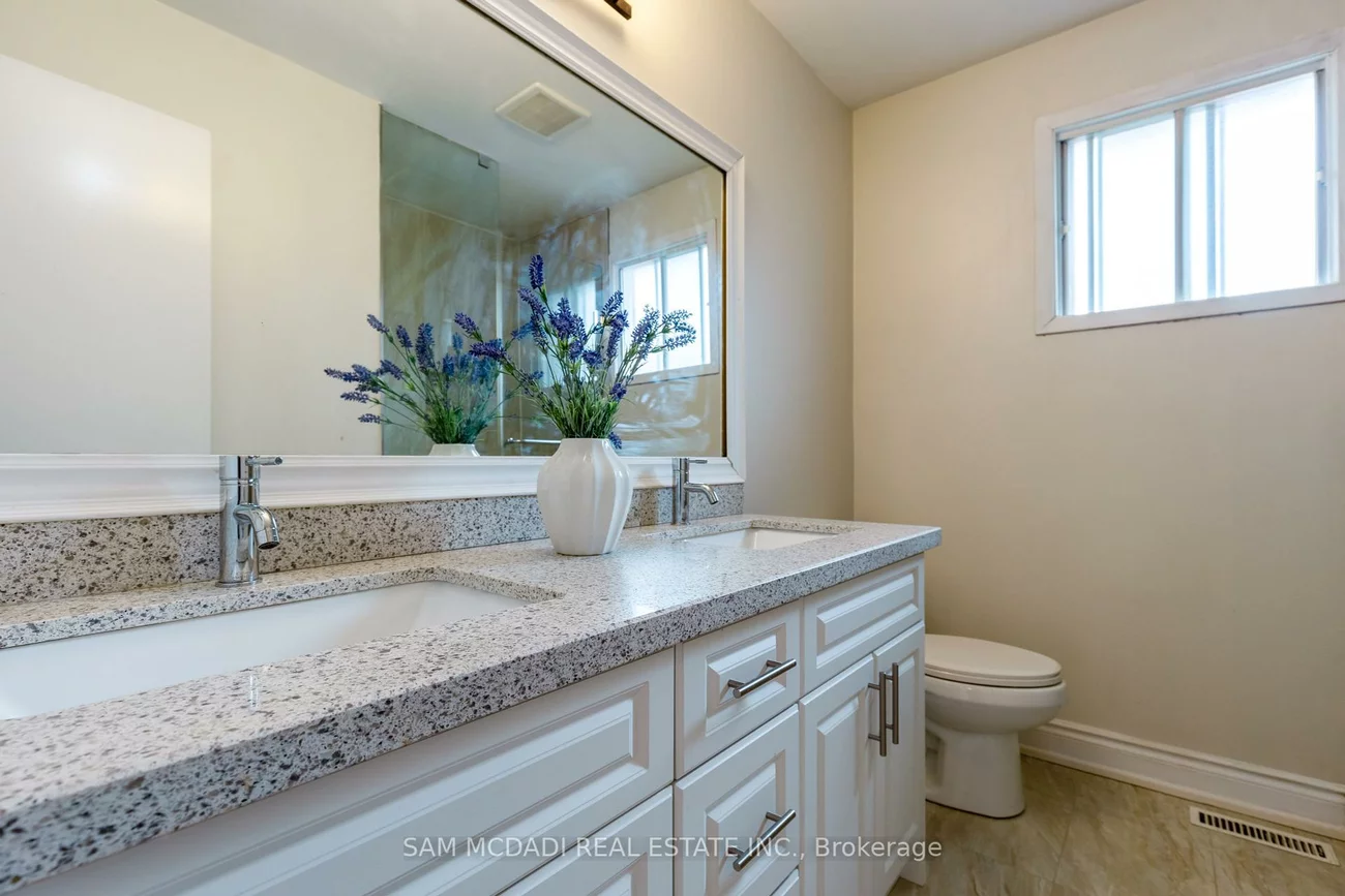 160, Tuscadero, Hurontario, Mississauga