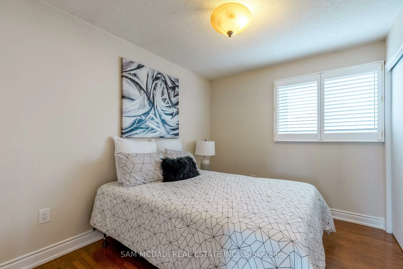 160, Tuscadero, Hurontario, Mississauga