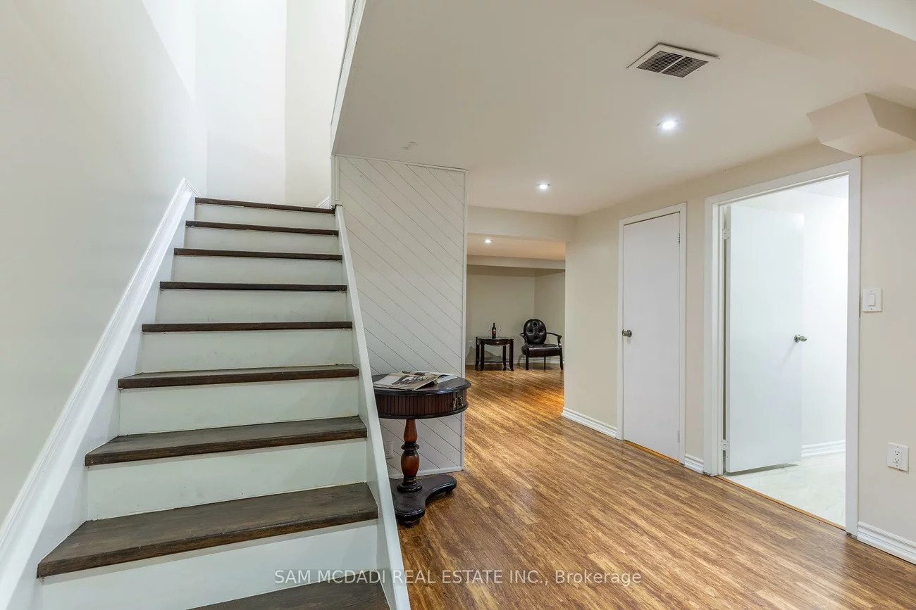 160, Tuscadero, Hurontario, Mississauga