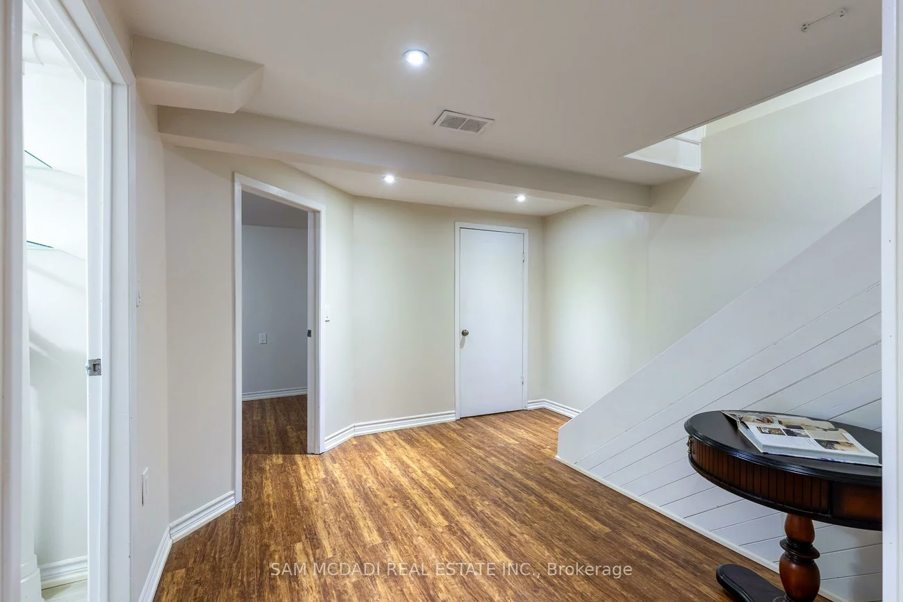 160, Tuscadero, Hurontario, Mississauga