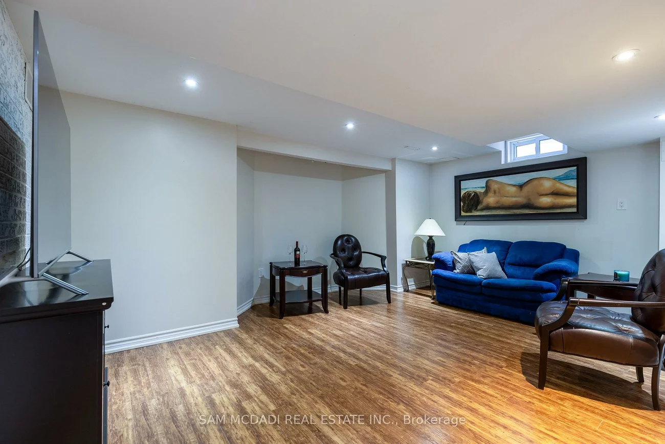 160, Tuscadero, Hurontario, Mississauga
