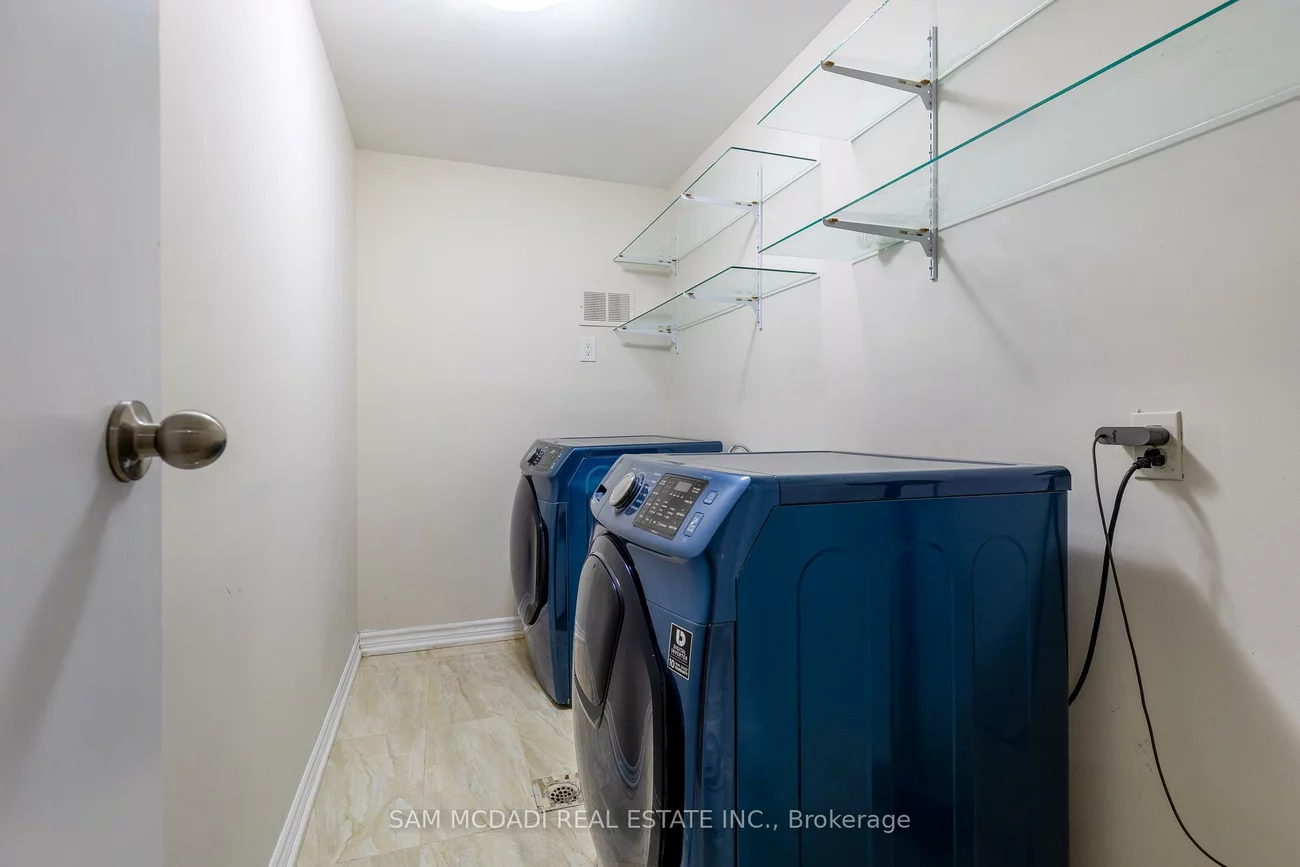 160, Tuscadero, Hurontario, Mississauga