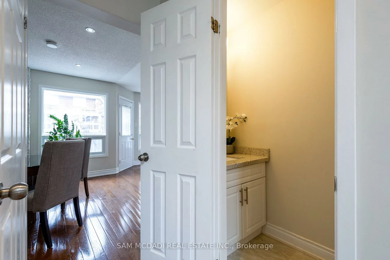 160, Tuscadero, Hurontario, Mississauga