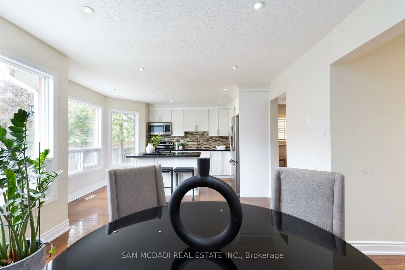 160, Tuscadero, Hurontario, Mississauga