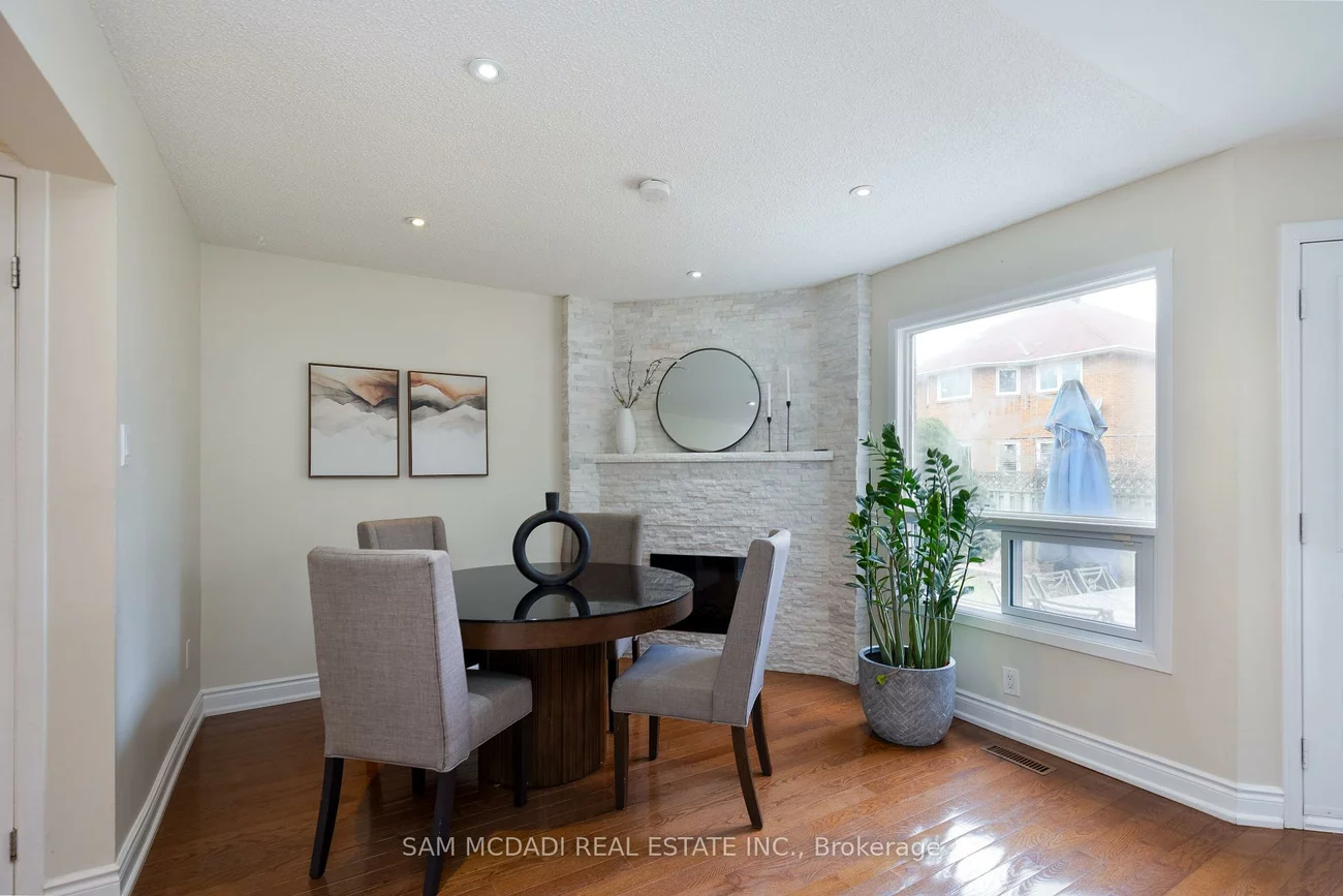 160, Tuscadero, Hurontario, Mississauga