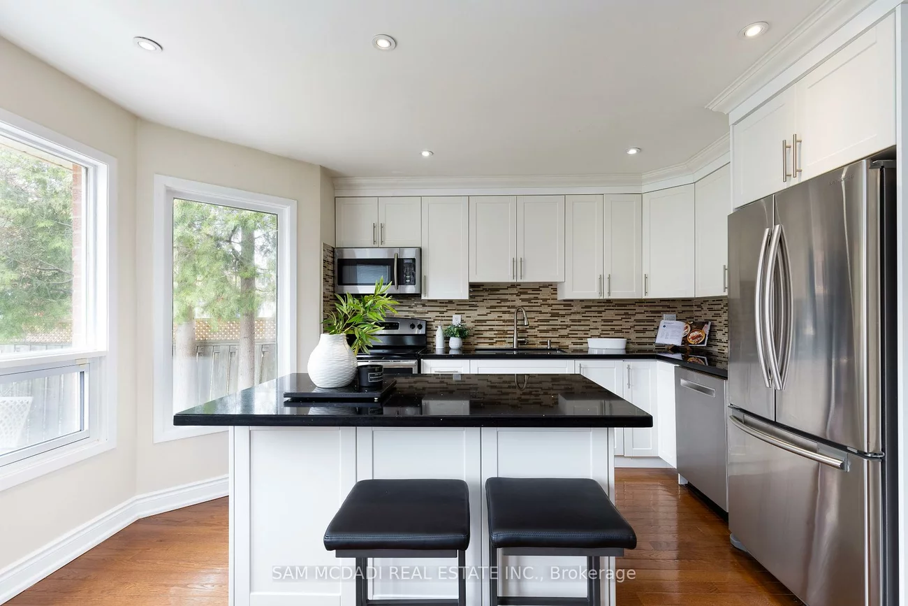 160, Tuscadero, Hurontario, Mississauga