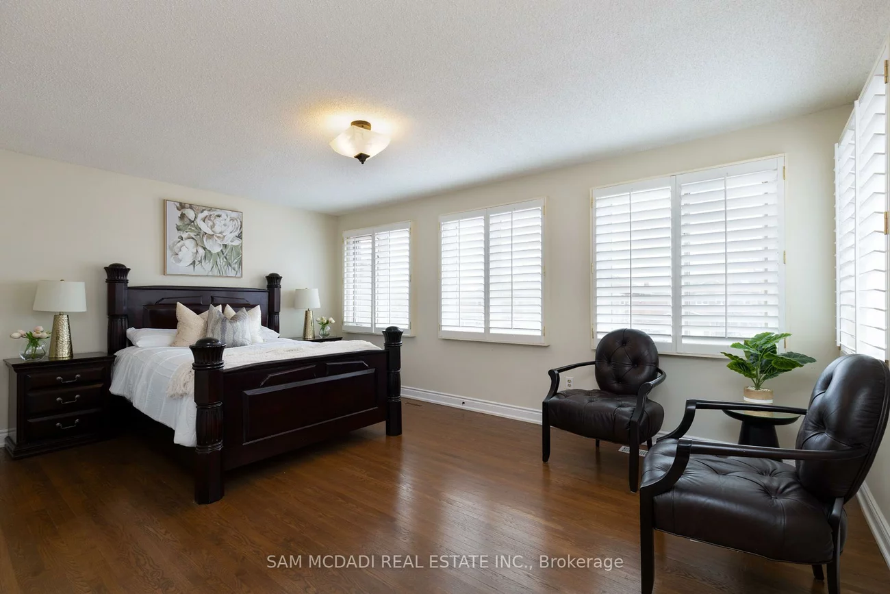 160, Tuscadero, Hurontario, Mississauga