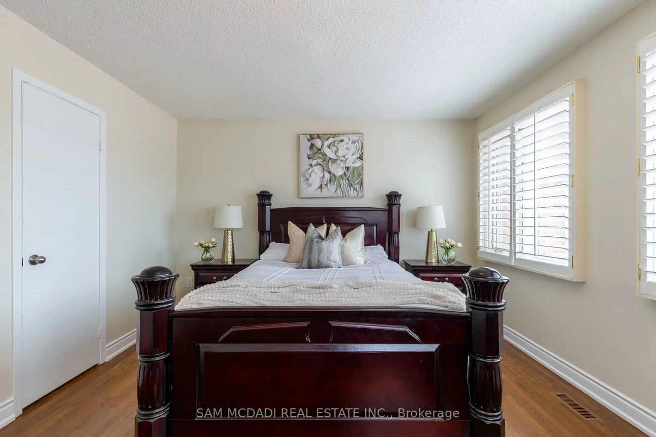 160, Tuscadero, Hurontario, Mississauga