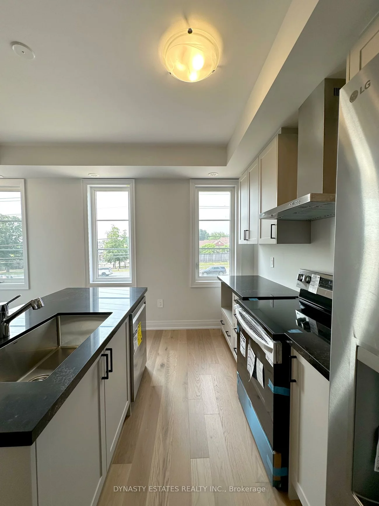 5945, Saigon, East Credit, Mississauga