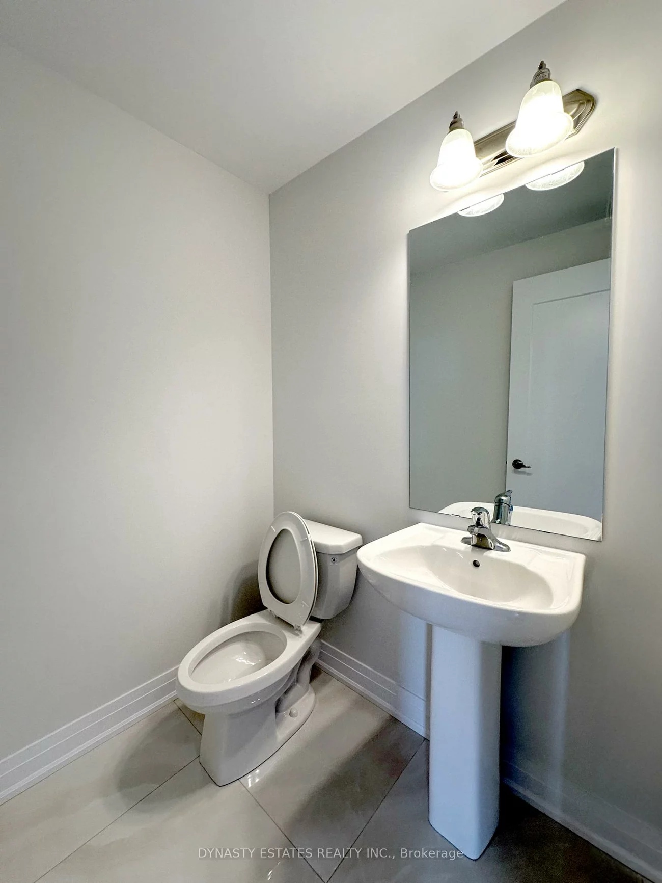 5945, Saigon, East Credit, Mississauga