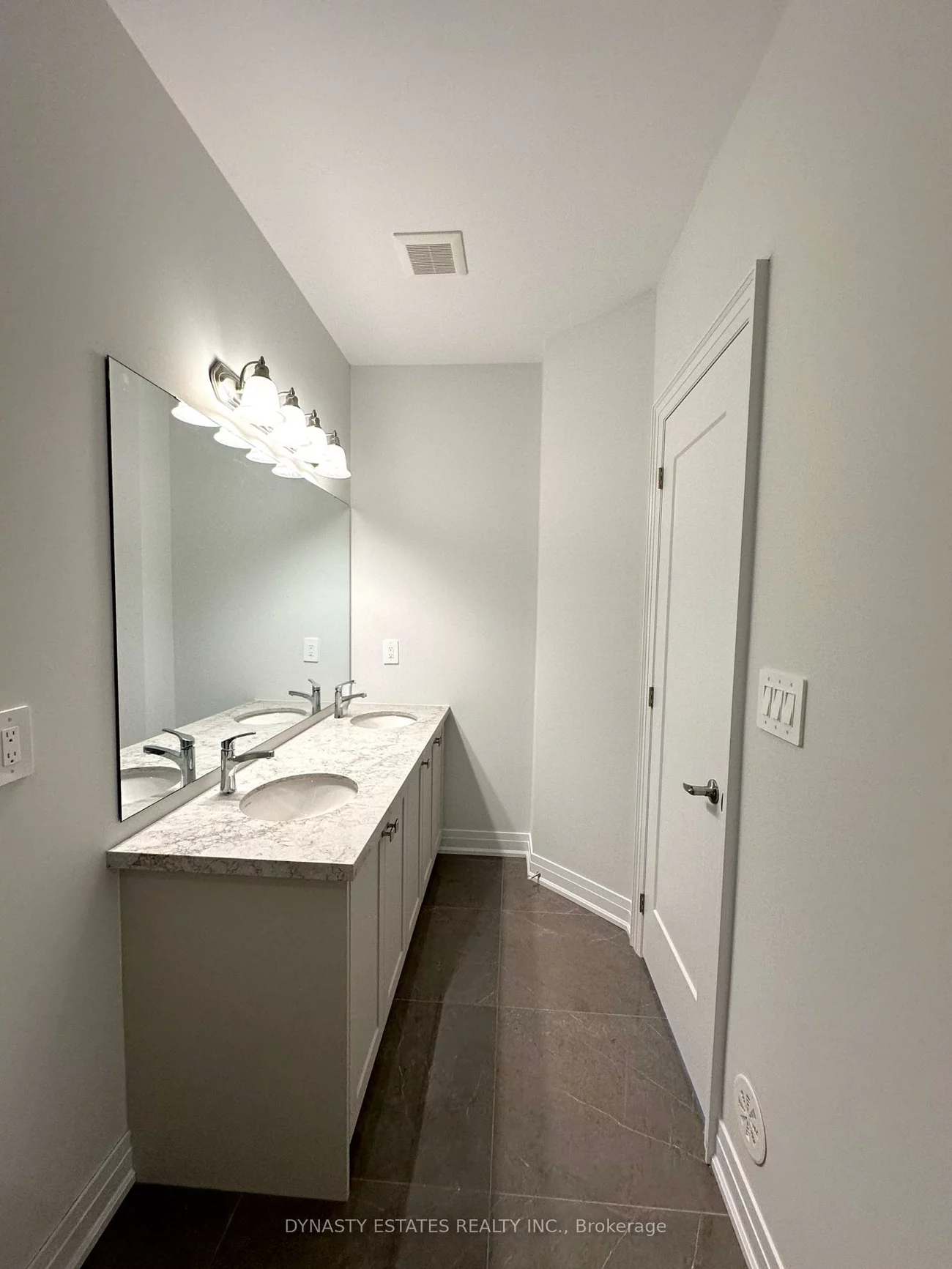 5945, Saigon, East Credit, Mississauga