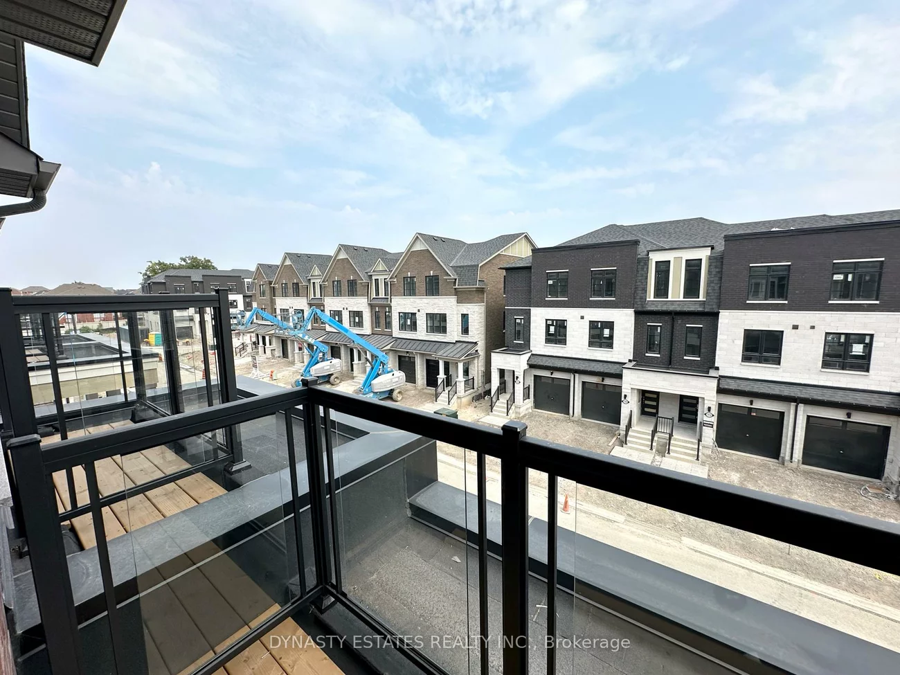 5945, Saigon, East Credit, Mississauga