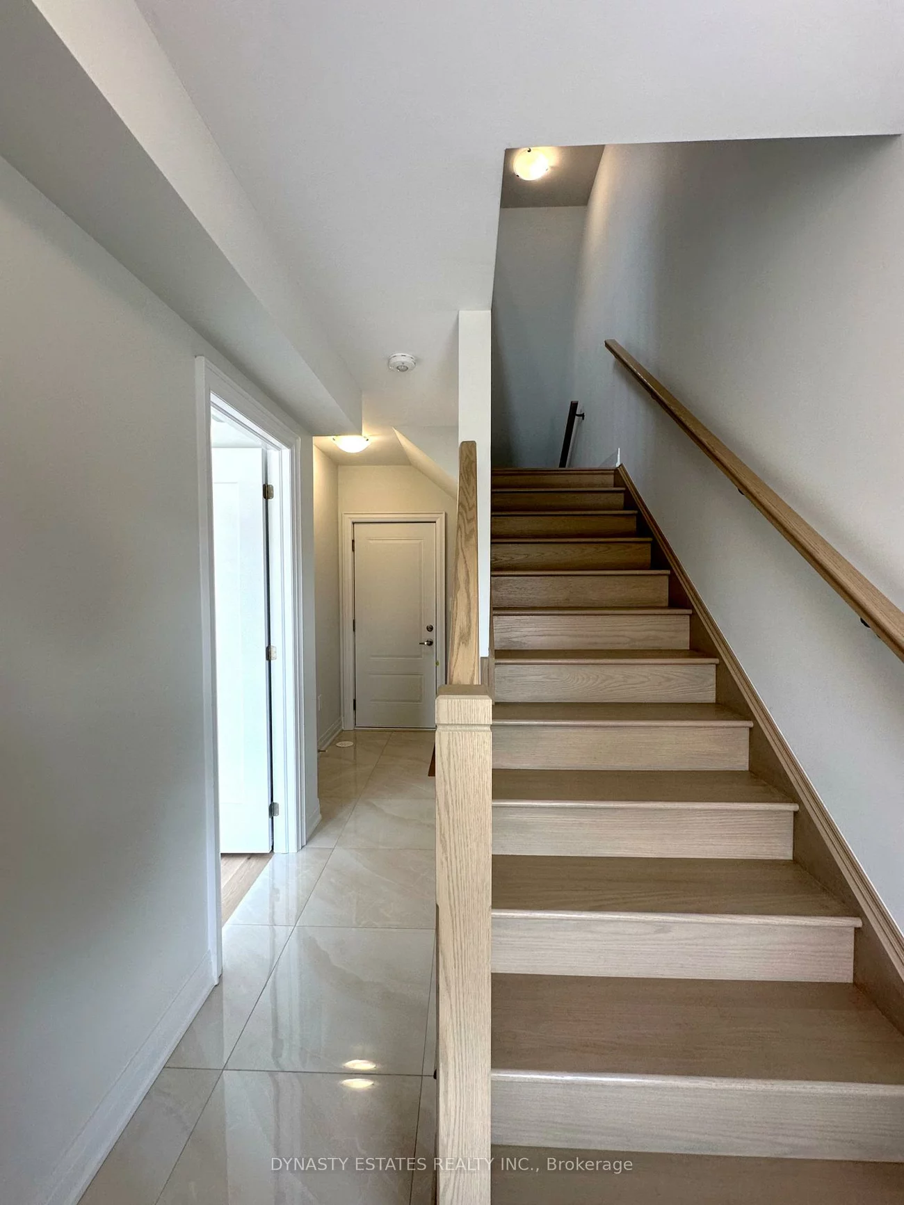 5945, Saigon, East Credit, Mississauga
