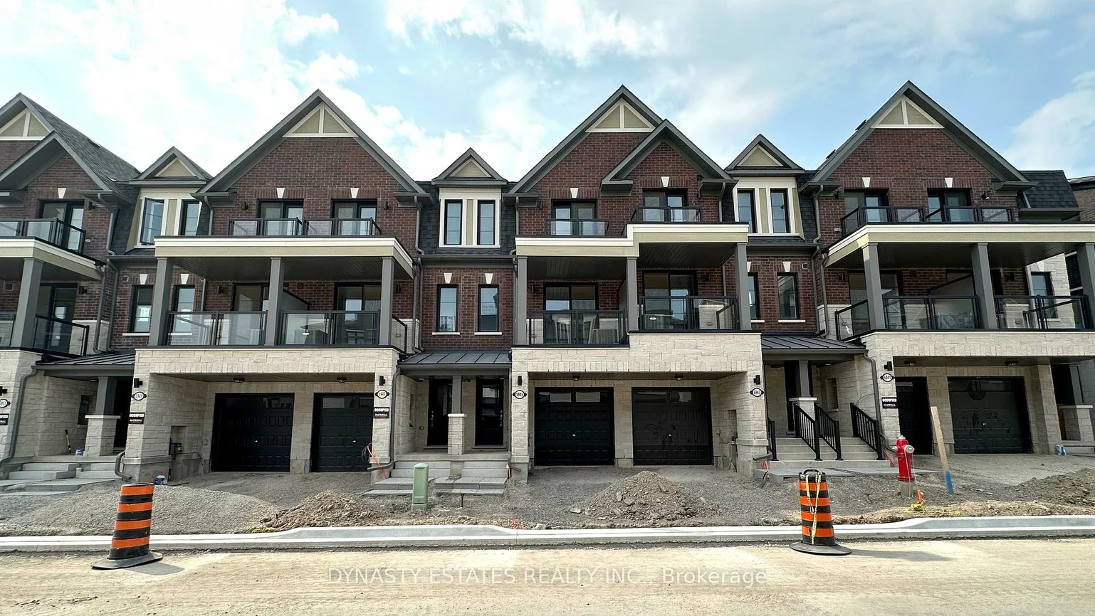 5945, Saigon, East Credit, Mississauga