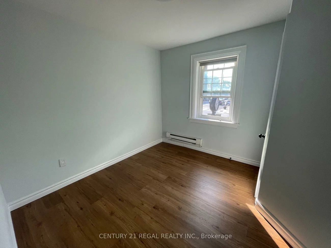 215 B, Queen, Streetsville, Mississauga