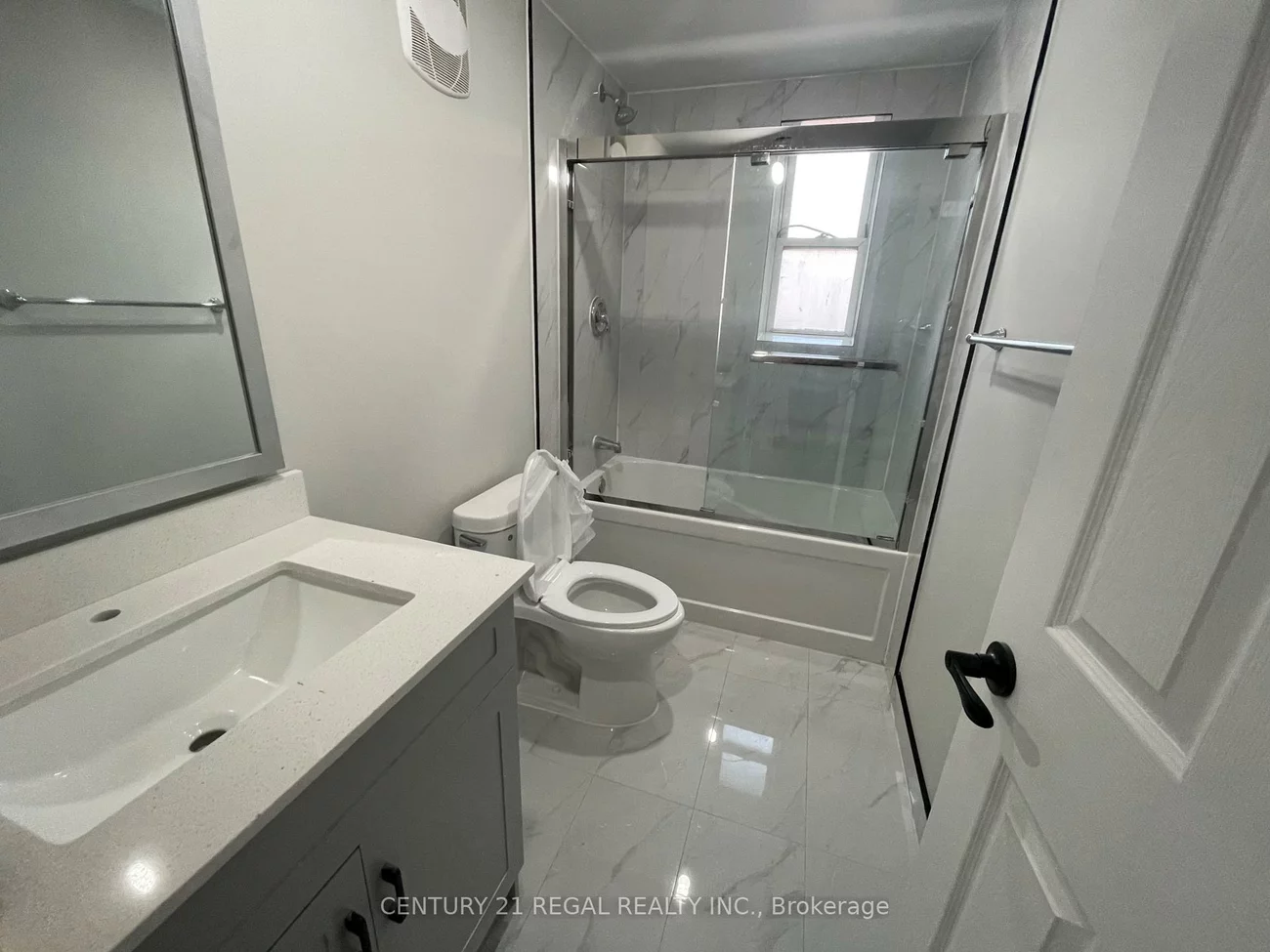 215 B, Queen, Streetsville, Mississauga