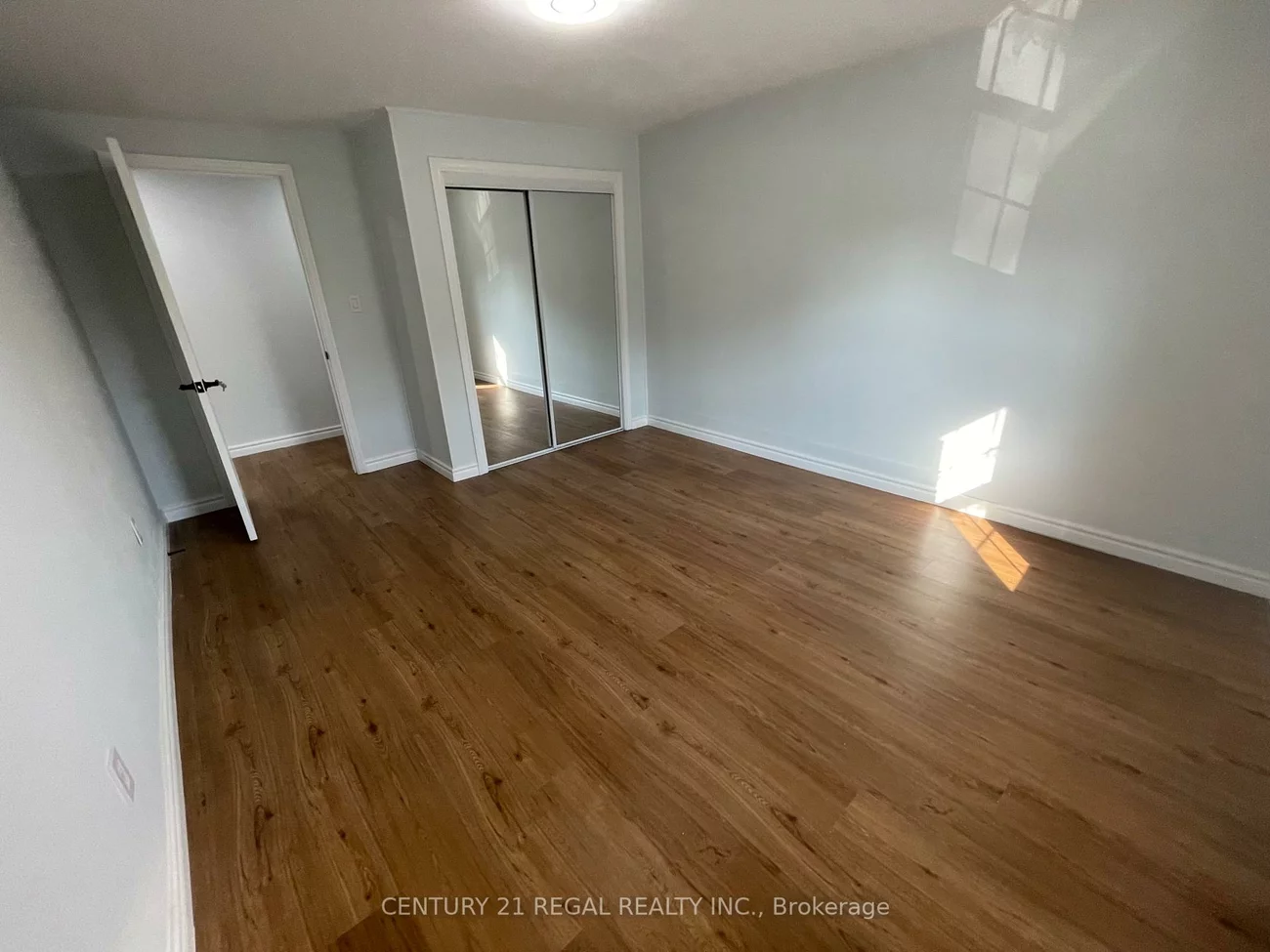 215 B, Queen, Streetsville, Mississauga