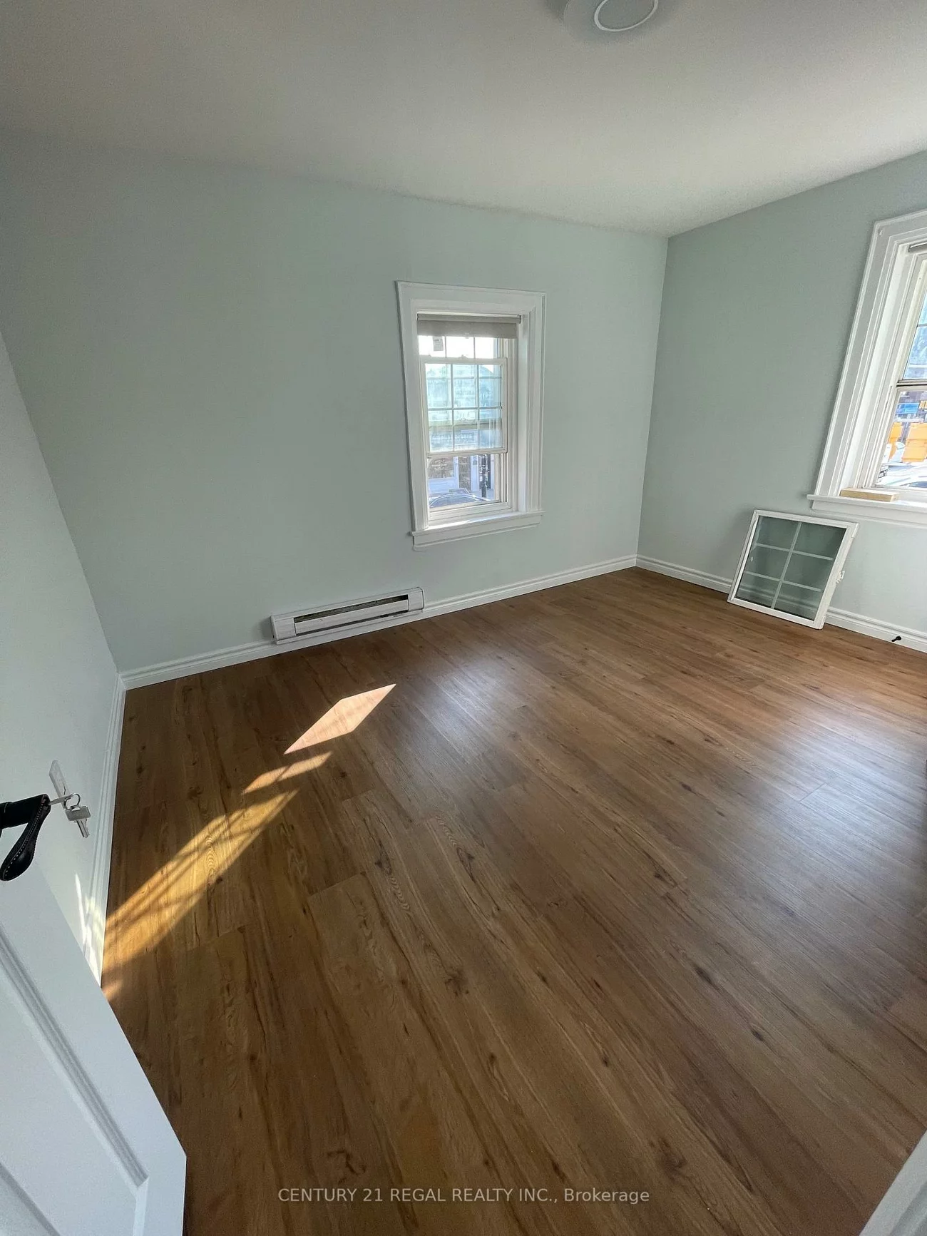 215 B, Queen, Streetsville, Mississauga
