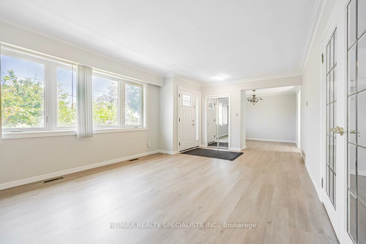 1362, Cawthra, Mineola, Mississauga