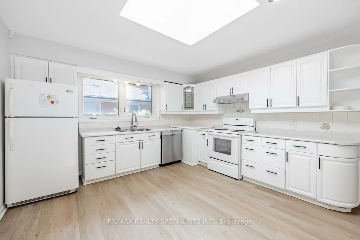 1362, Cawthra, Mineola, Mississauga