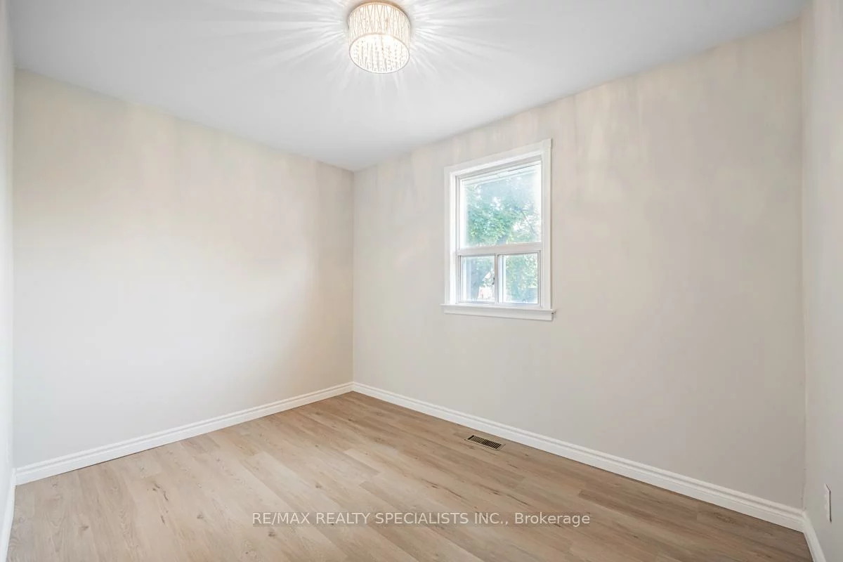 1362, Cawthra, Mineola, Mississauga
