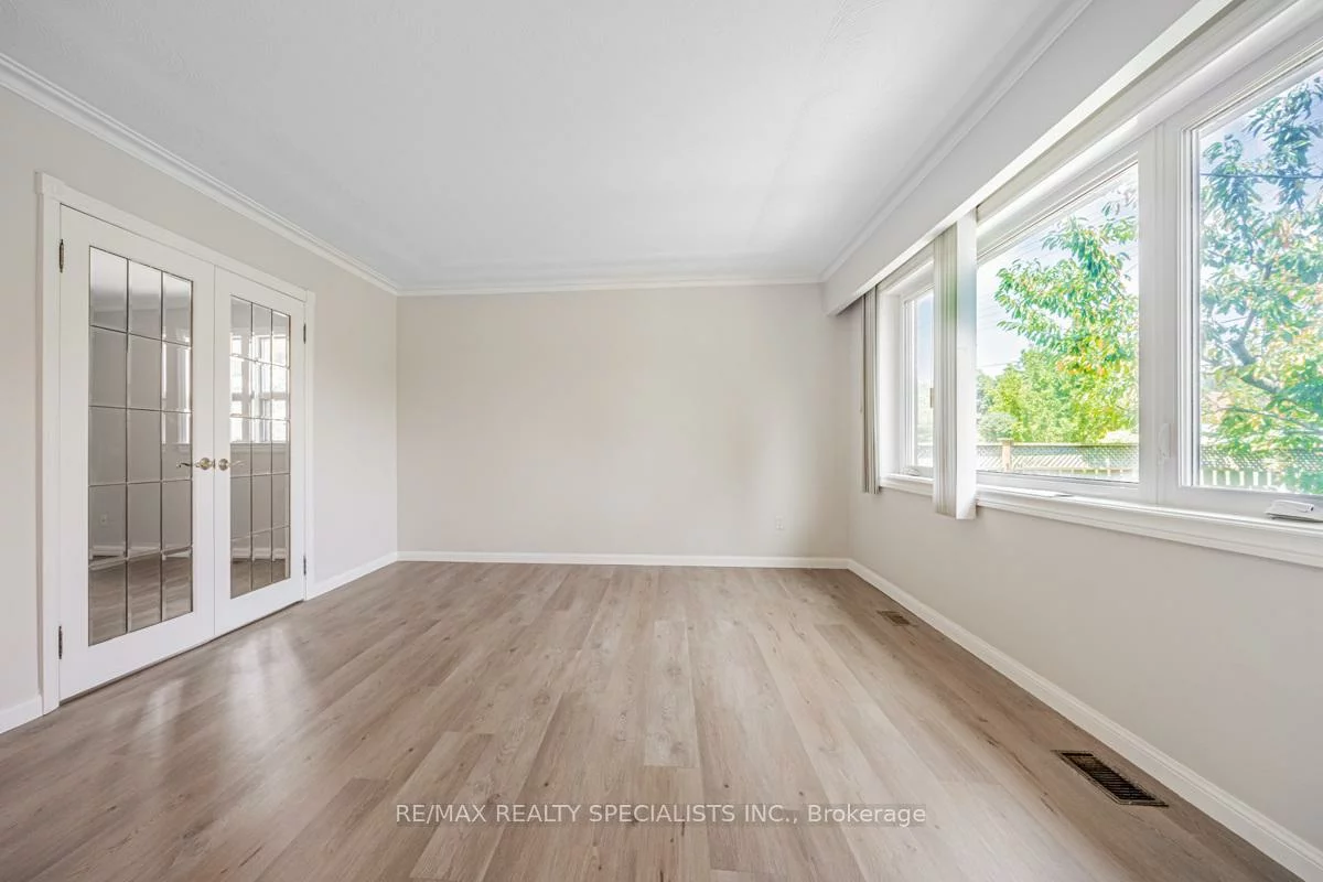 1362, Cawthra, Mineola, Mississauga