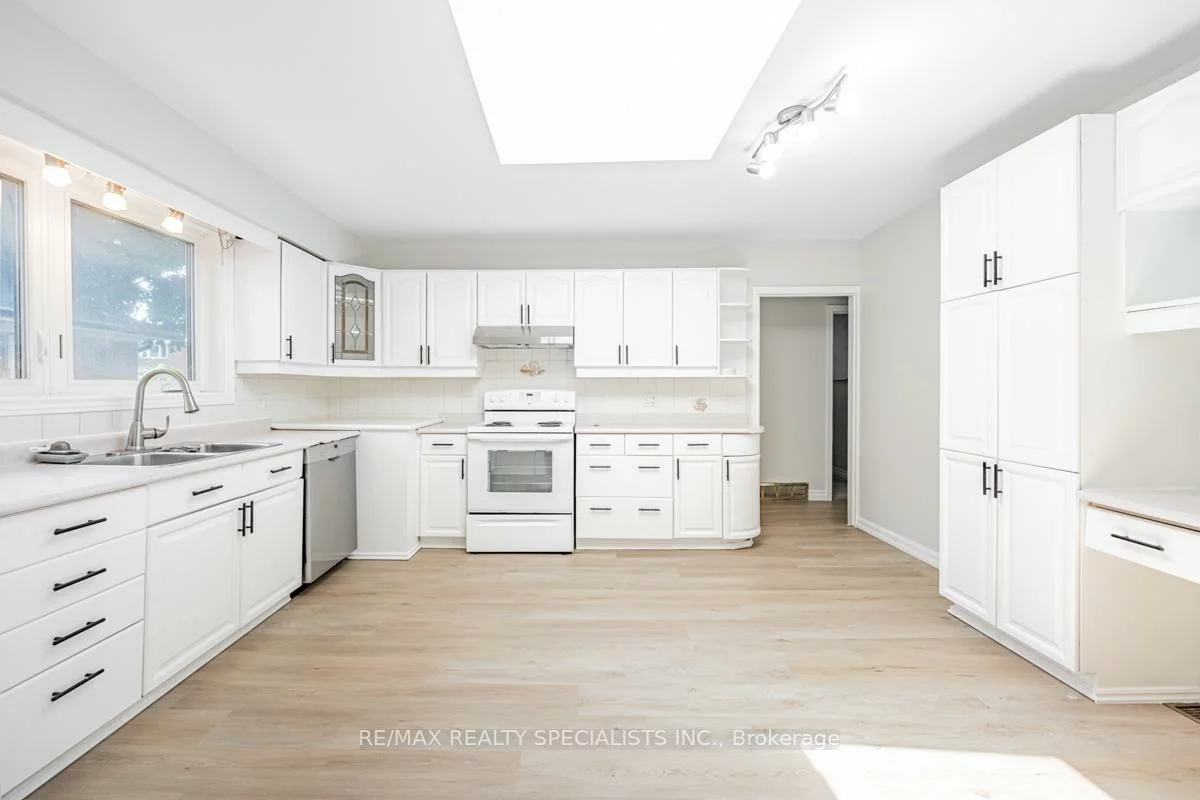 1362, Cawthra, Mineola, Mississauga