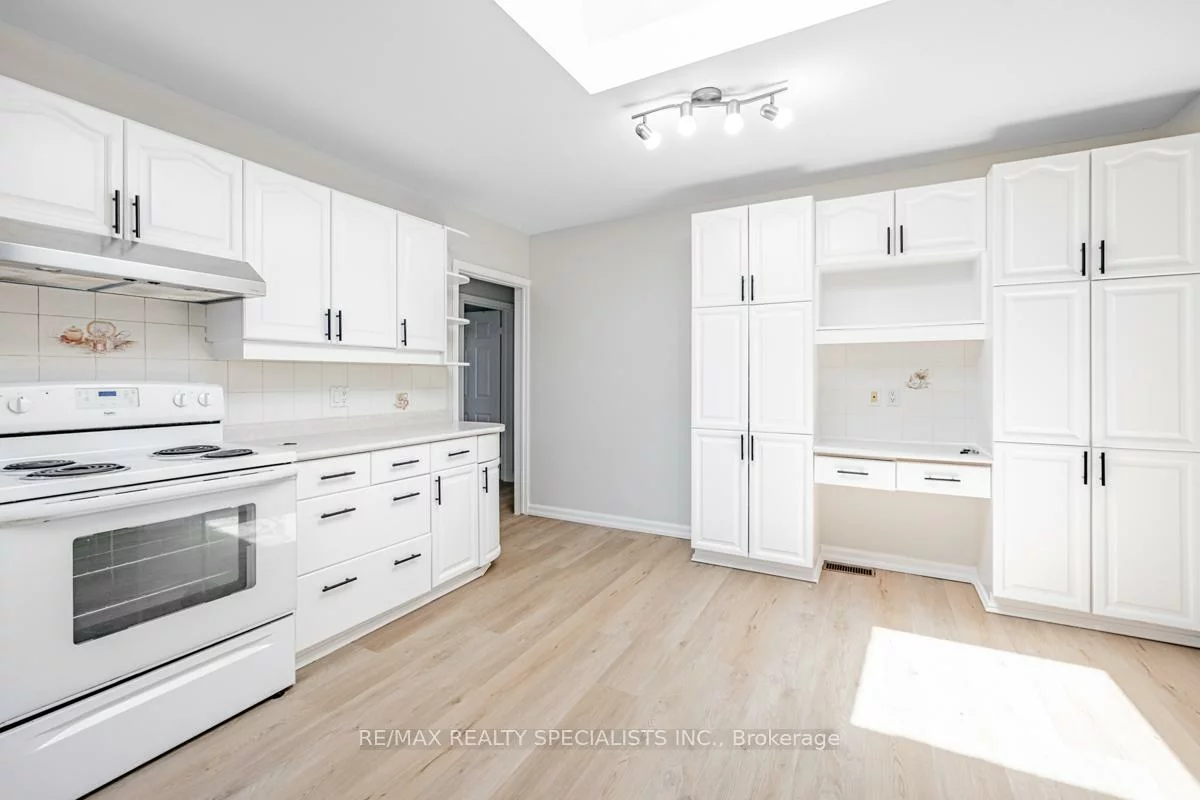 1362, Cawthra, Mineola, Mississauga